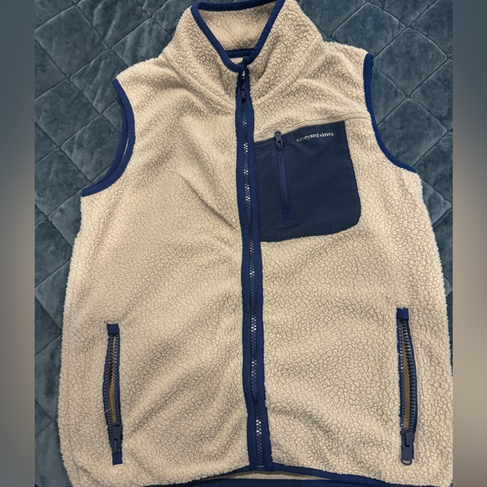 Boys Vineyard Vine Sherpa vest, size small (8-10)